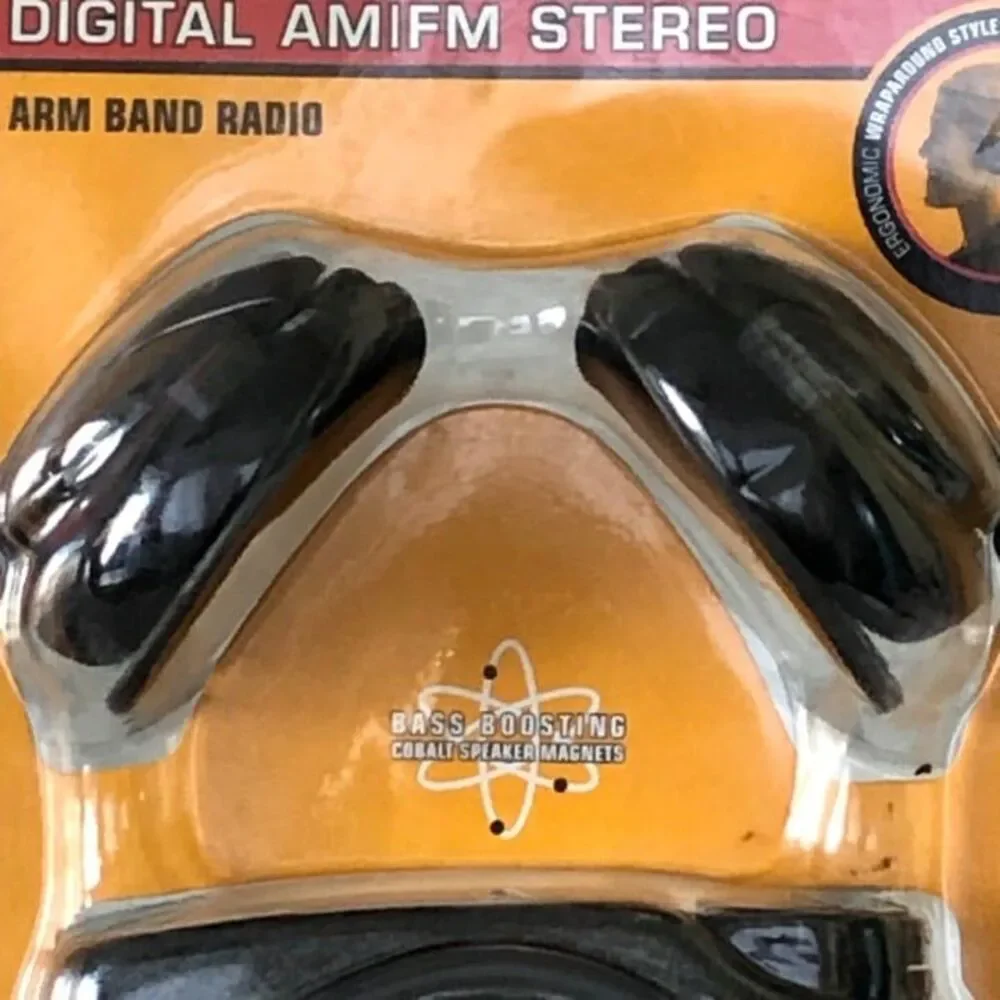 VTG 1999 Iron Man Arm Band Radio Head Phones Walkman AM/FM Stereo New